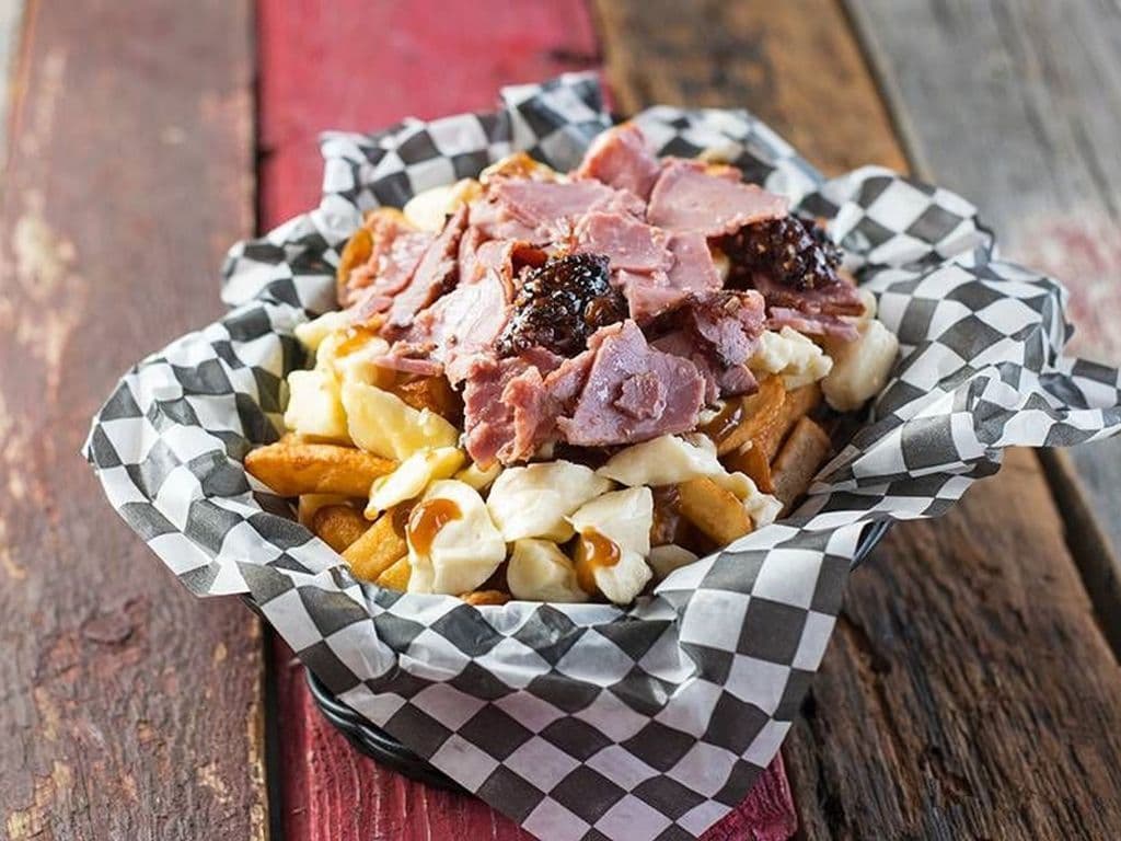 Poutine Italienne à la viande fumée