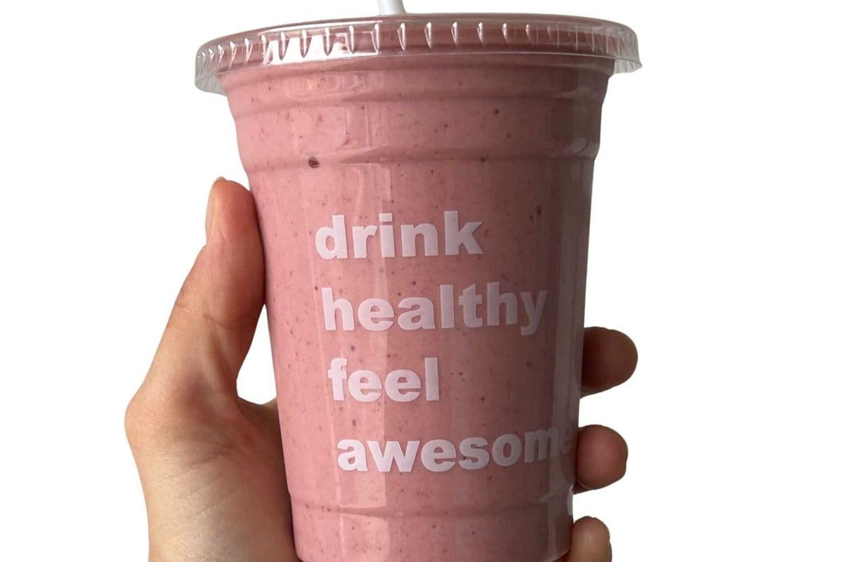 Strawberry Banana Smoothie (290 Cal)