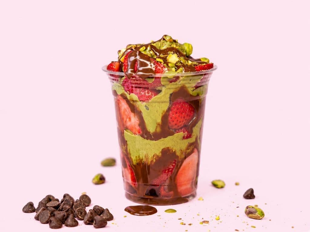 Strawberry Dubai Milk Chocolate Cup