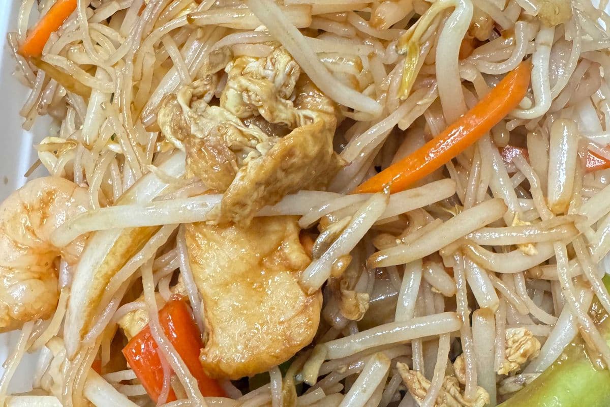 House Special Stir-Fried Rice Noodle 家乡炒米粉