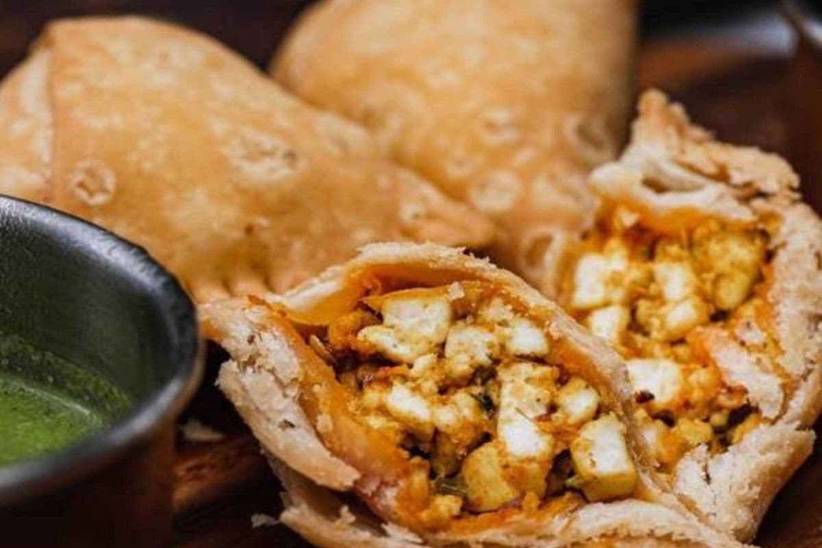 Paneer Tikka Samosa (8 pcs)