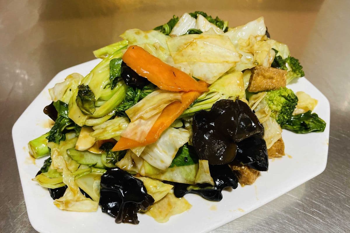 V2. Seasonal Vegetables and Crispy Tofu (什菜豆腐)