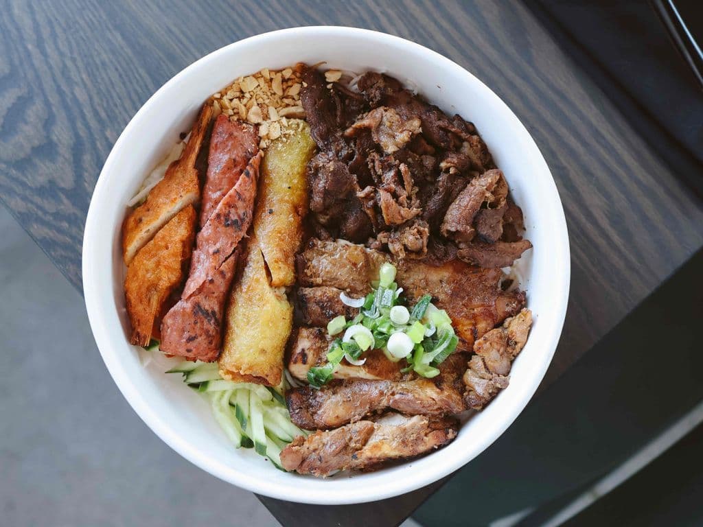 B07 - Special Grilled Combo (Bún Đặc Biệt: Chả Giò, Thịt Nướng,  Gà Nướng, Chạo Tôm, Nem Nướng)