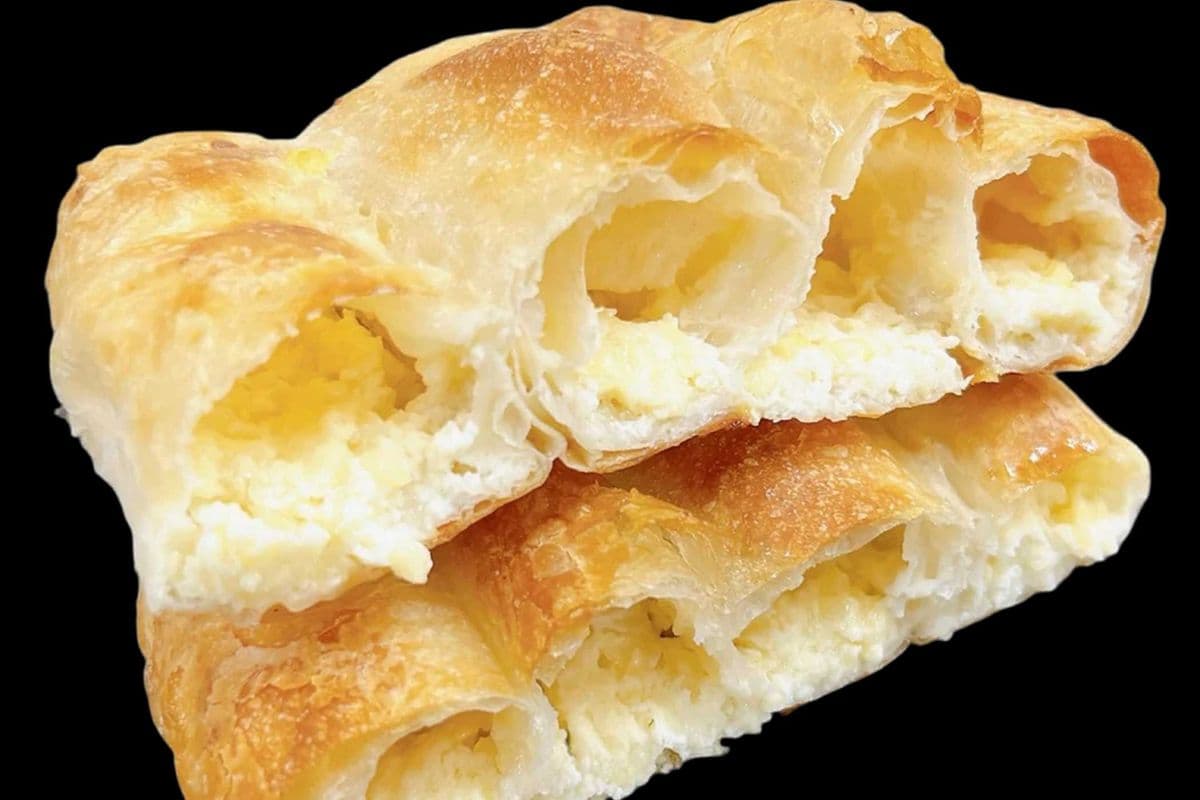 Burek Pastry – Cheese (twister small) (460 Cal)