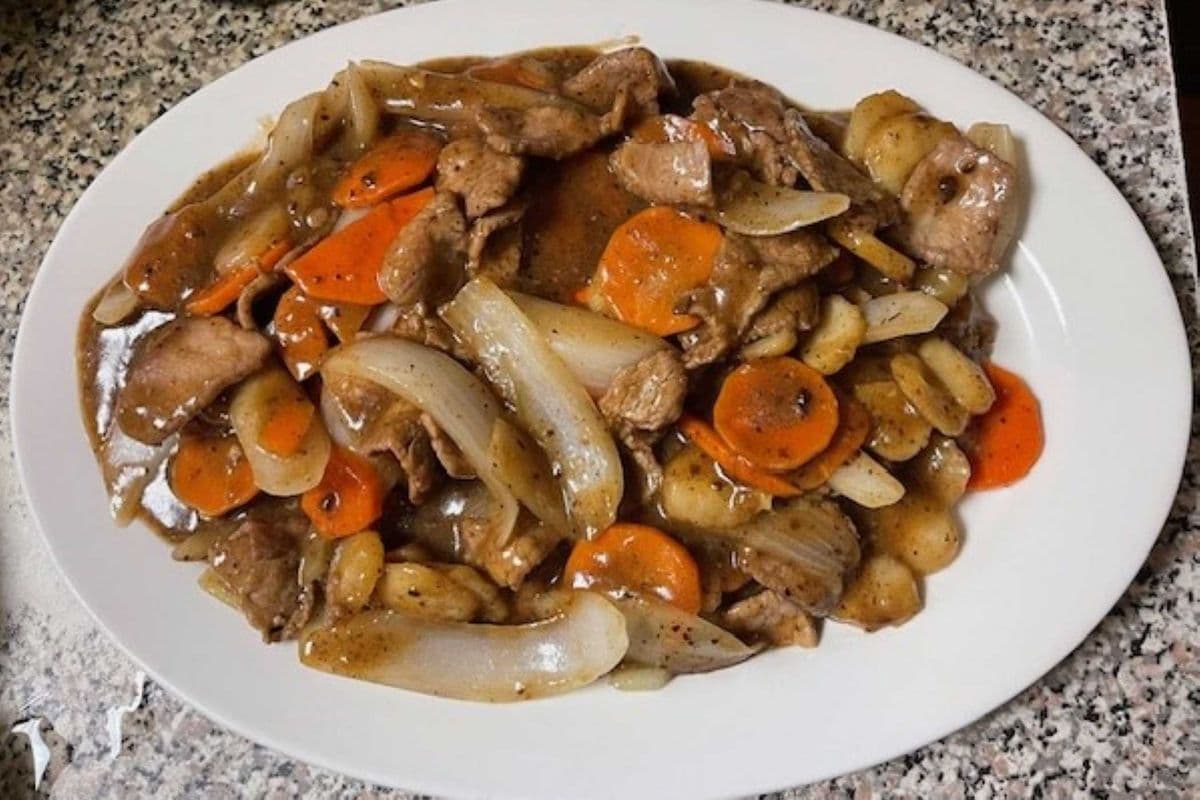 93. Beef with Onion, Carrot and Water Chestnut in Black Bean Sauce