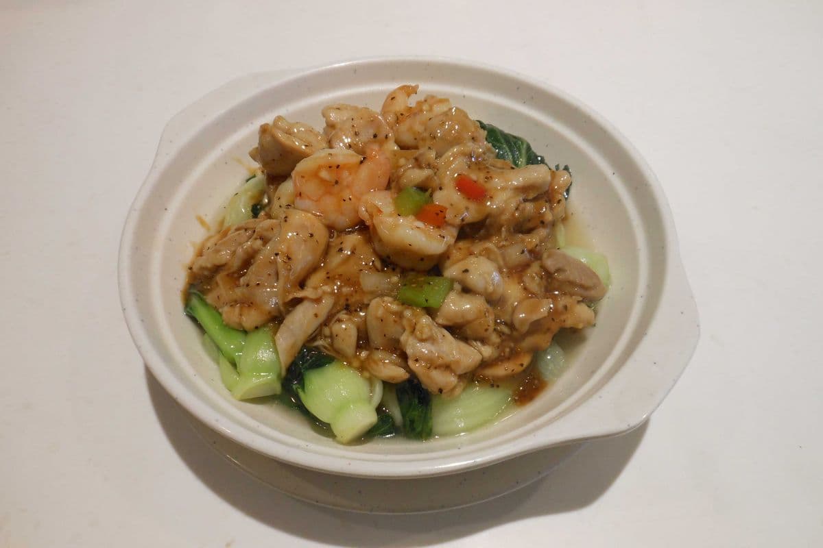 Prawns and Chicken with Mixed Vegetable in Black Pepper Sauce 黑椒錦繡龍鳳球