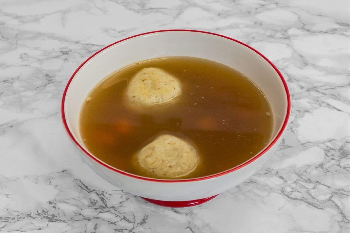 Frozen Chicken Soup with Matzo Balls (3 pcs) and Carrots
