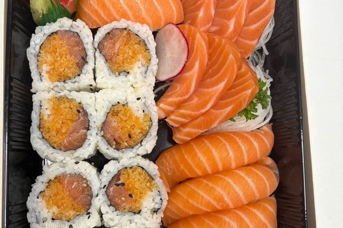 Salmon Family Large (20 pcs)