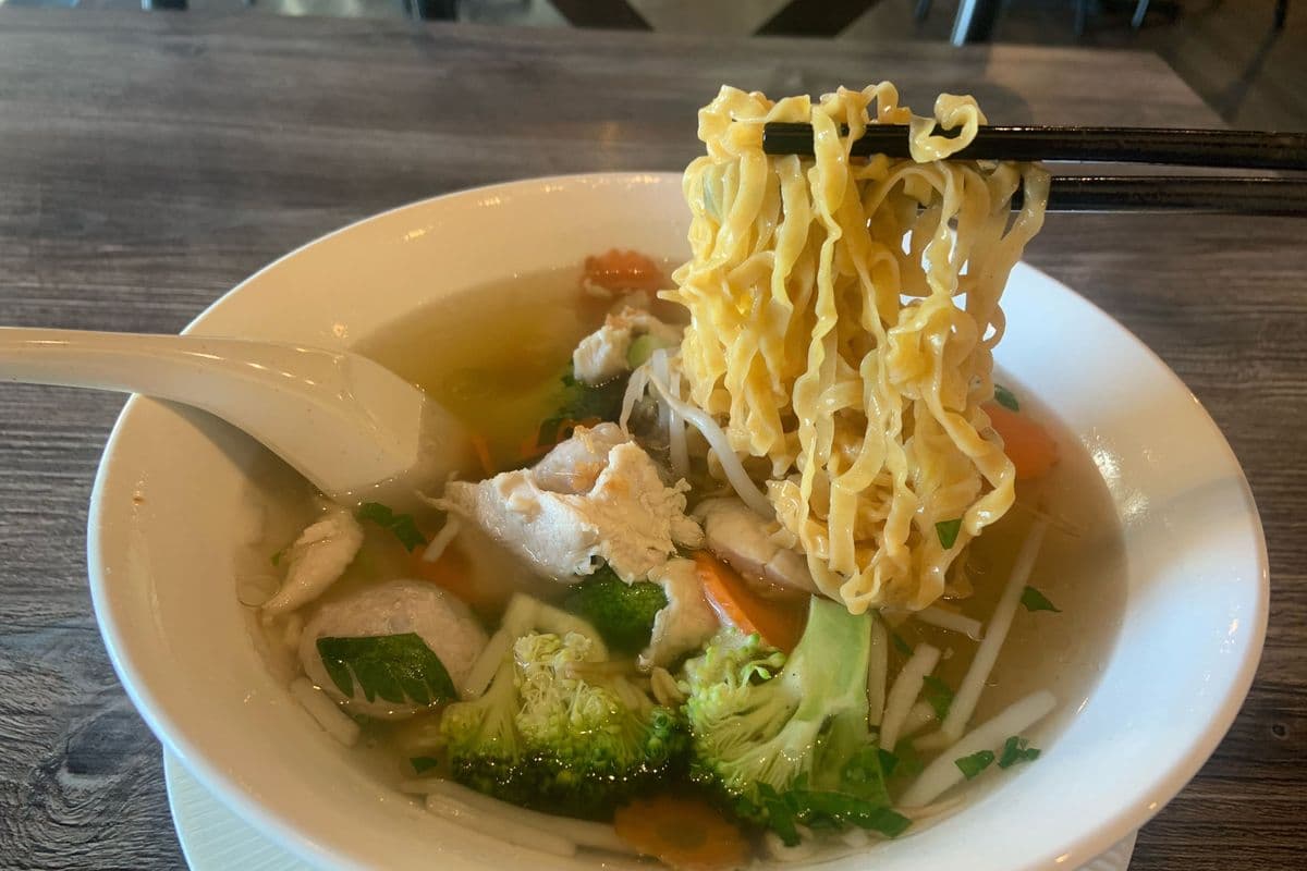 47. Won Ton And Yellow Noodle Soup (บะหมี่เกี๊ยวน้ำ)