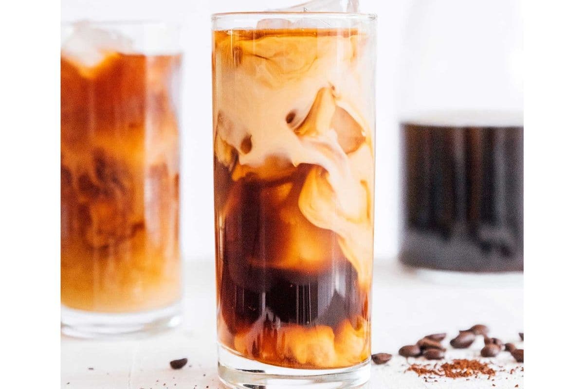 Iced Vanilla Latte (20 oz)