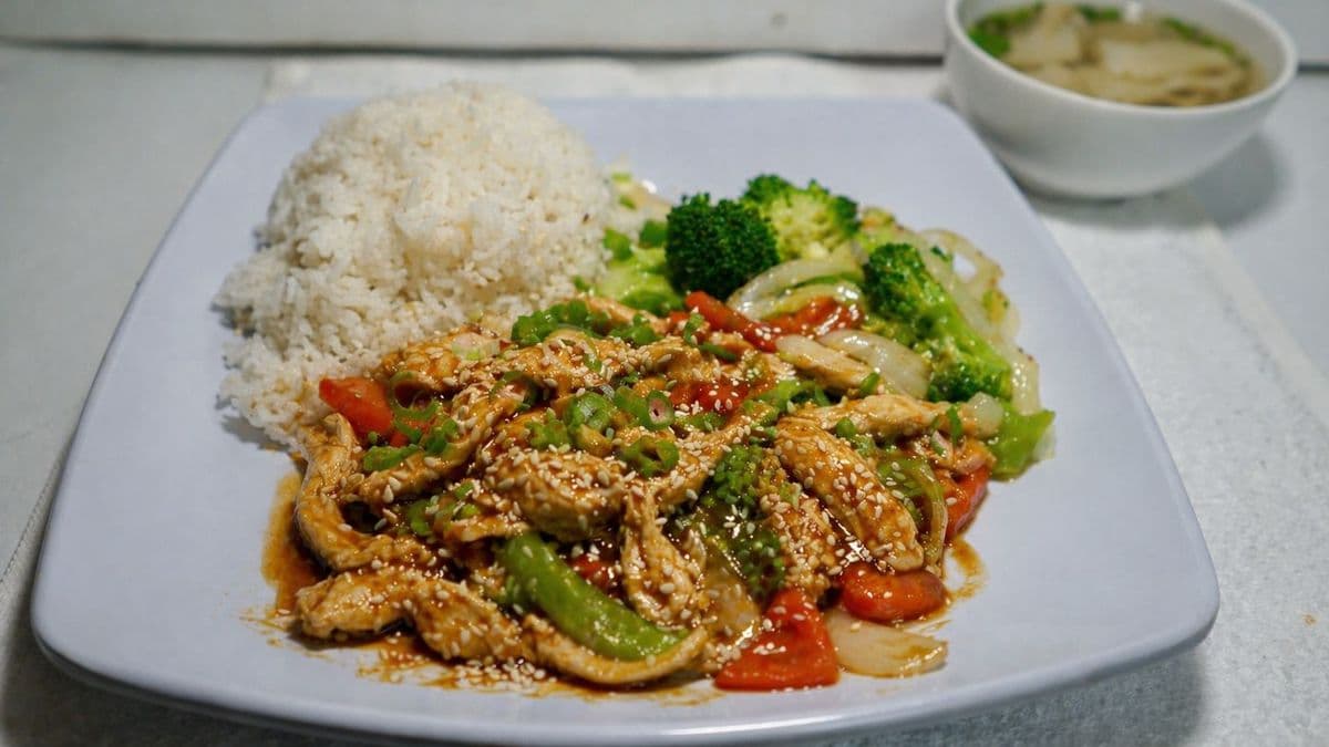 A6. Poulet Sauce Arachide 花生鸡