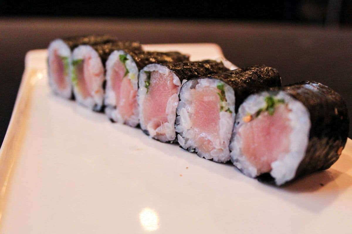 Hamachi (Yellowtail) Roll (6 Pieces)