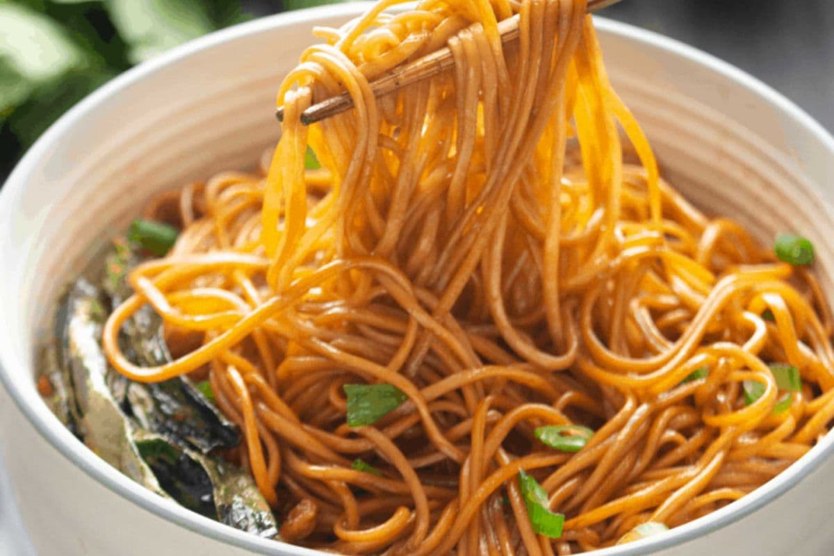 Scallion Oil Noodle 葱油拌面