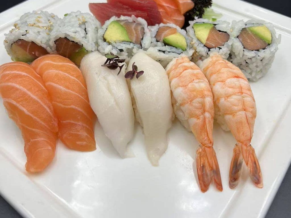Sushi Sashimi For 1 (17 pcs)