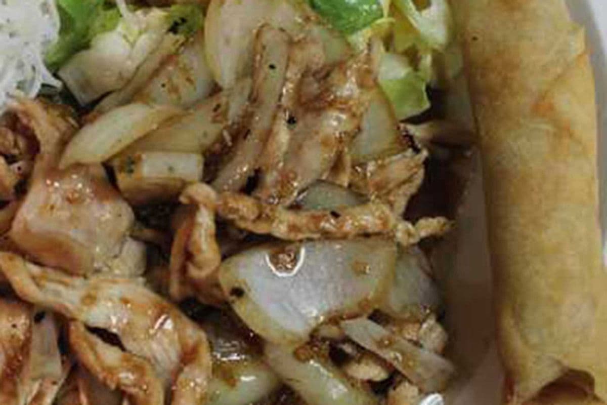 C1. Poulet à la citronnelle avec salade / Chicken Lemongrass with Salad