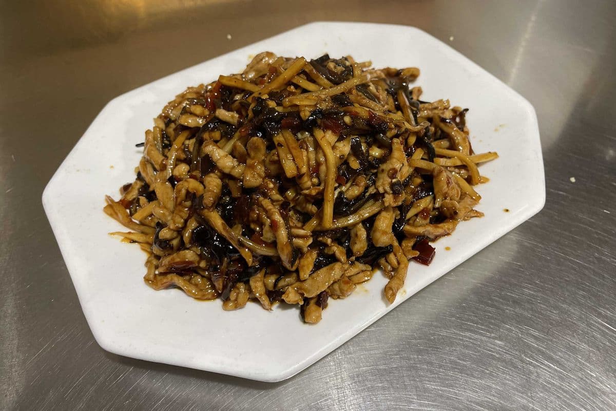 P5. Shredded Pork in Chili Garlic Sauce (漁香肉絲)