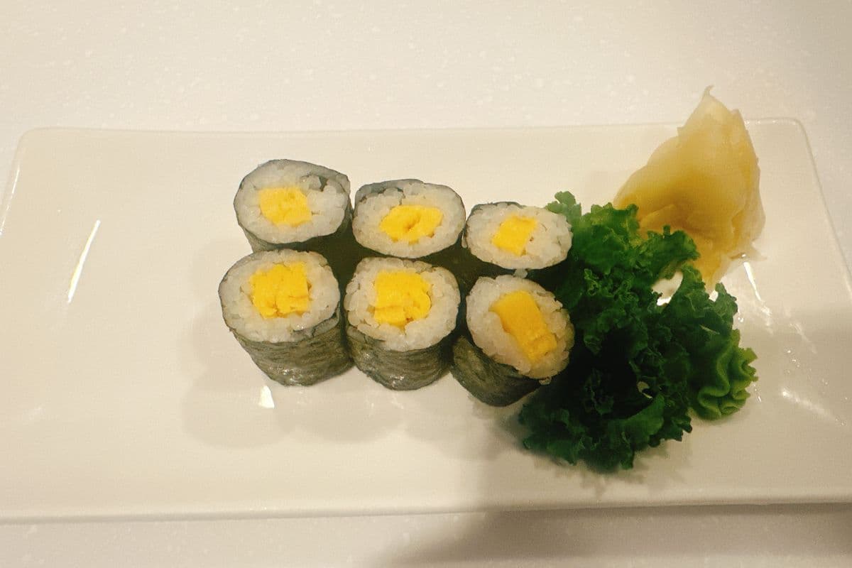 Small Roll (6 cut) - Tamago Maki