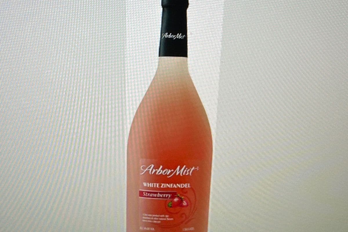 Arbor Mist Strawberry White Zinfandel (1 x 1.5 L)
