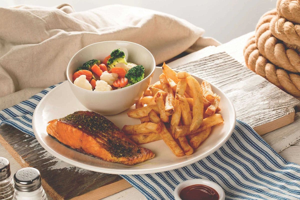 Grilled Atlantic Salmon $ chips