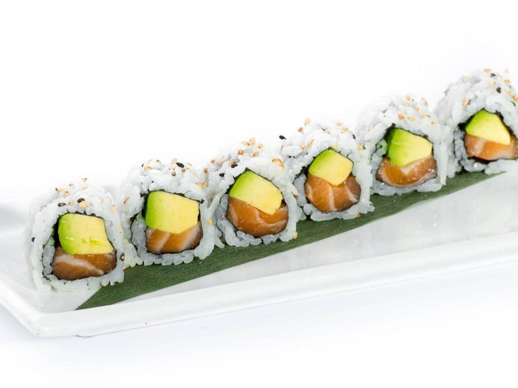 M06 Avocado Salmon Roll (6 pcs)