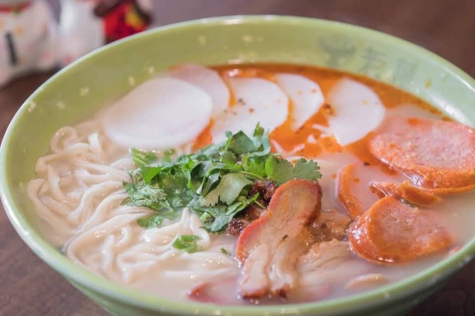 112. Noodles with BBQ Pork and Sausages 叉烧红肠面