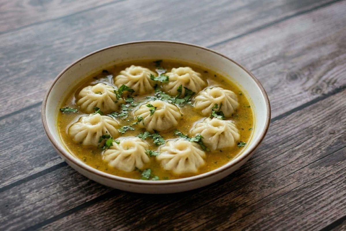 Jhol MoMo- Veg (8 Pcs)