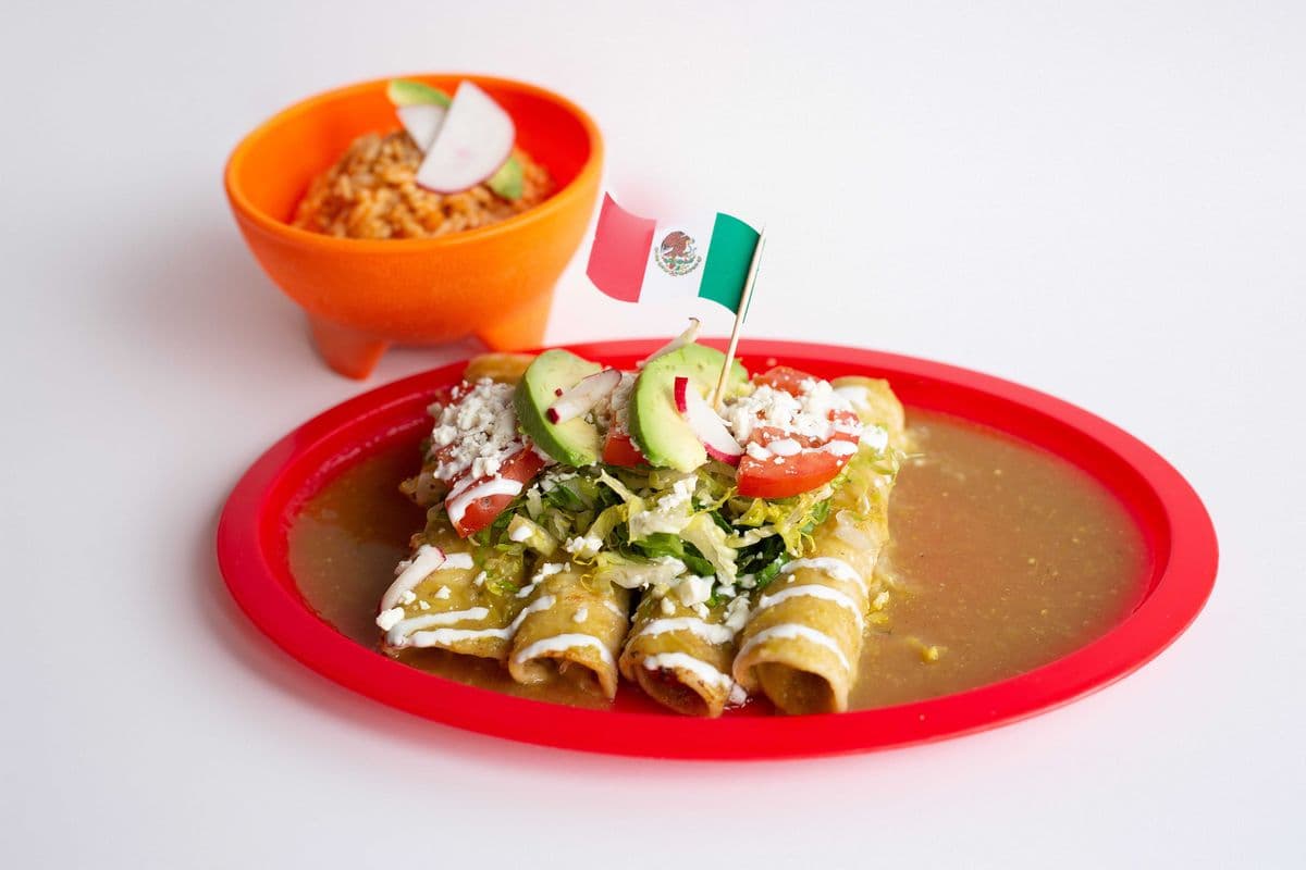 Green Enchiladas (Enchiladas Verdes) (4 pcs gf) with side of rice