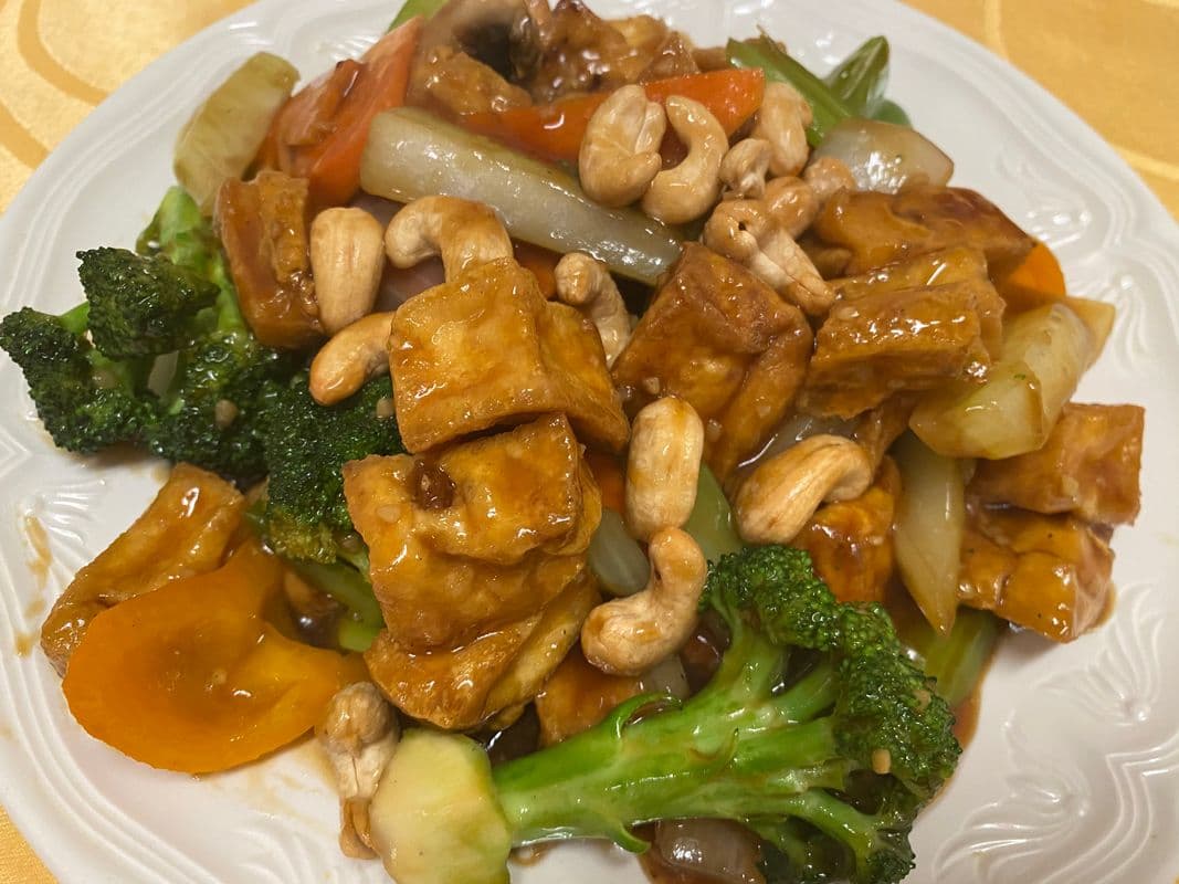 Deep Fried Tofu with Vegetable and Cashew nut