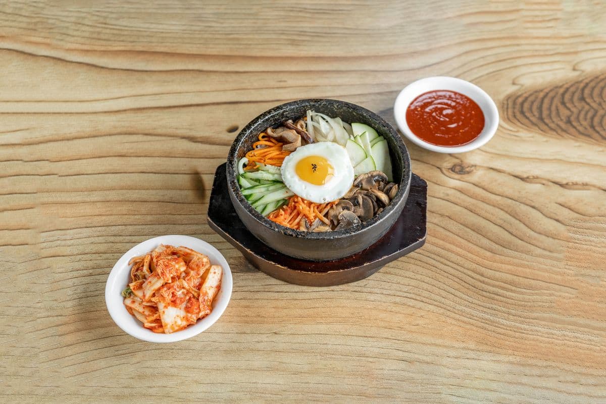 10. Bibimbap en pierre chaude / Hot Stone Bibimbap