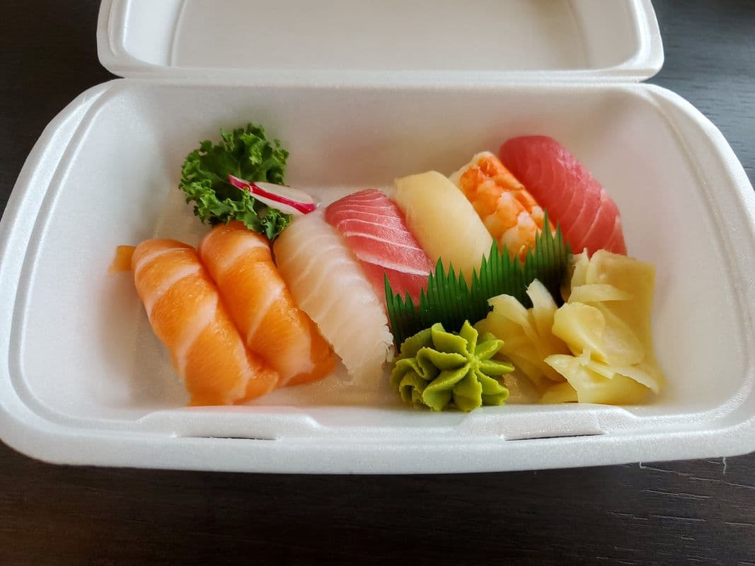 04. Assorted Sushi (7 pcs)