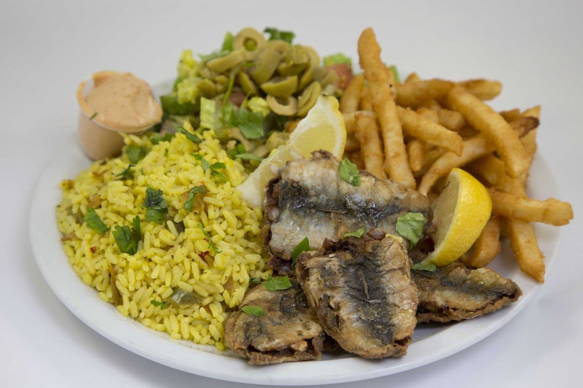 17. Plat de sardines frites à la méditerranéenne / Fried Sardines Mediterranean-Style Plate