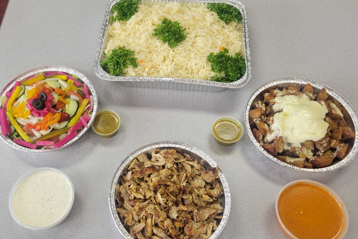 Family meal (Chicken or gyro beef)for 4