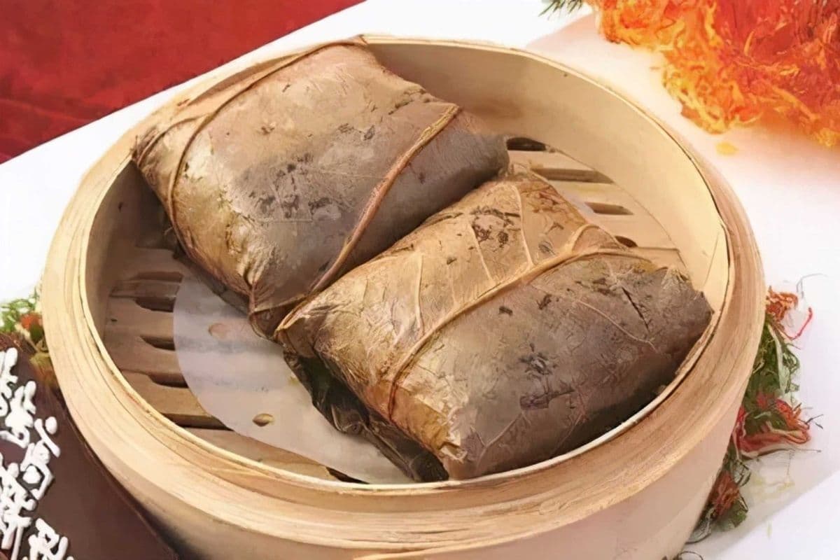 Dh. Sticky Rice with Treasures in Lotus Leaf (2pcs)