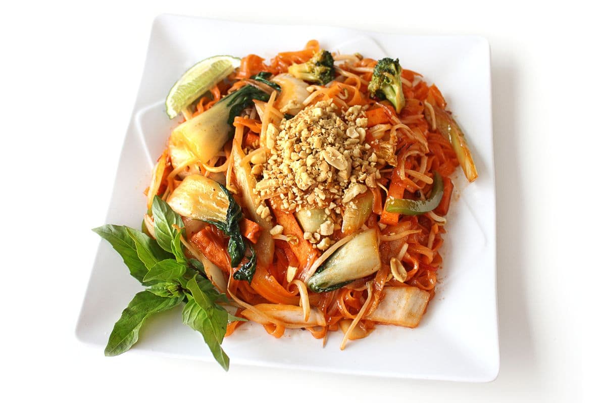 V8. Vegetable and Tofu Pad Thai