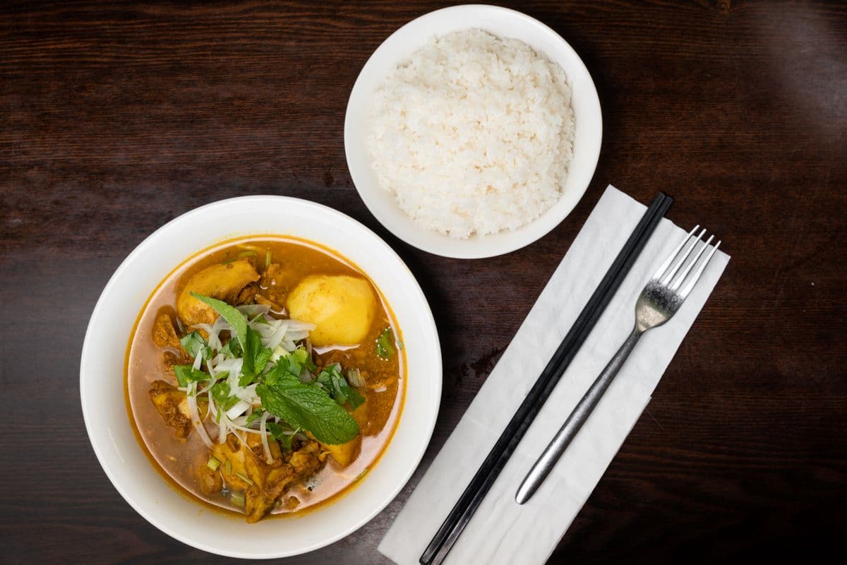 C7. Curry Chicken on Rice - Com Ca Ri