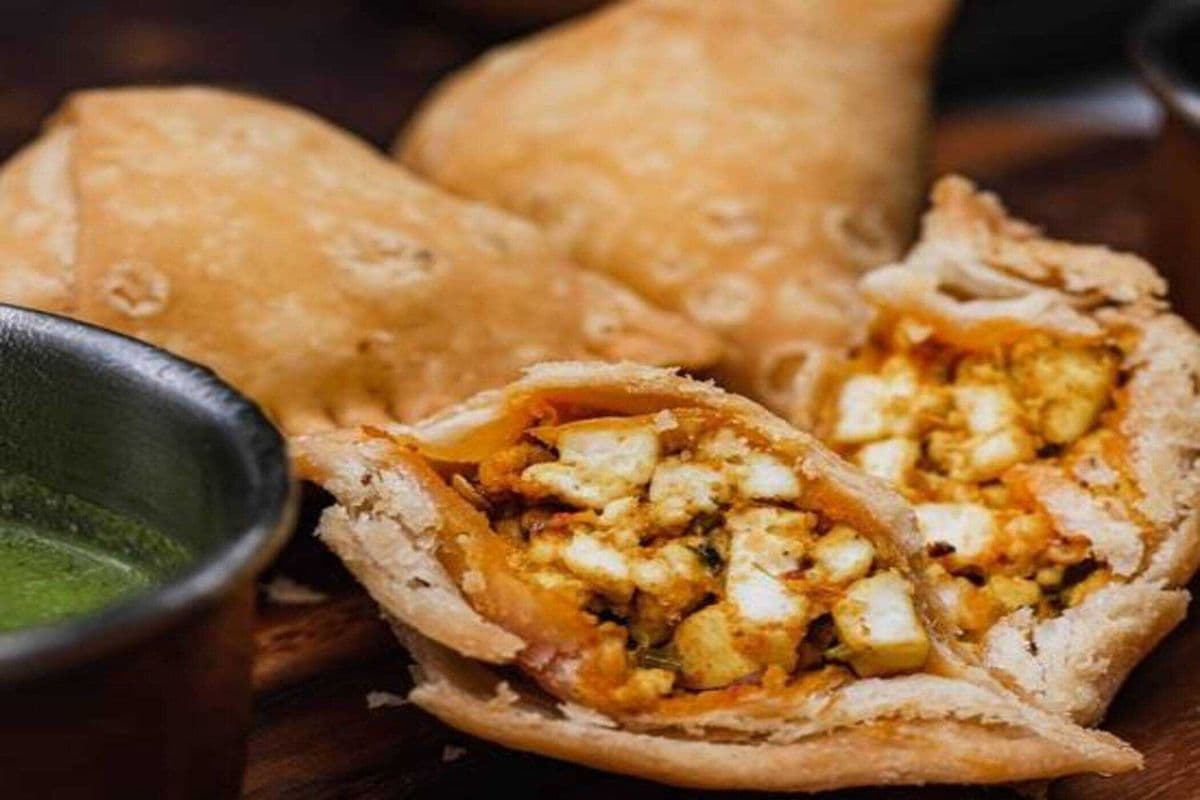 Chilli Paneer Samosa (8 pcs)