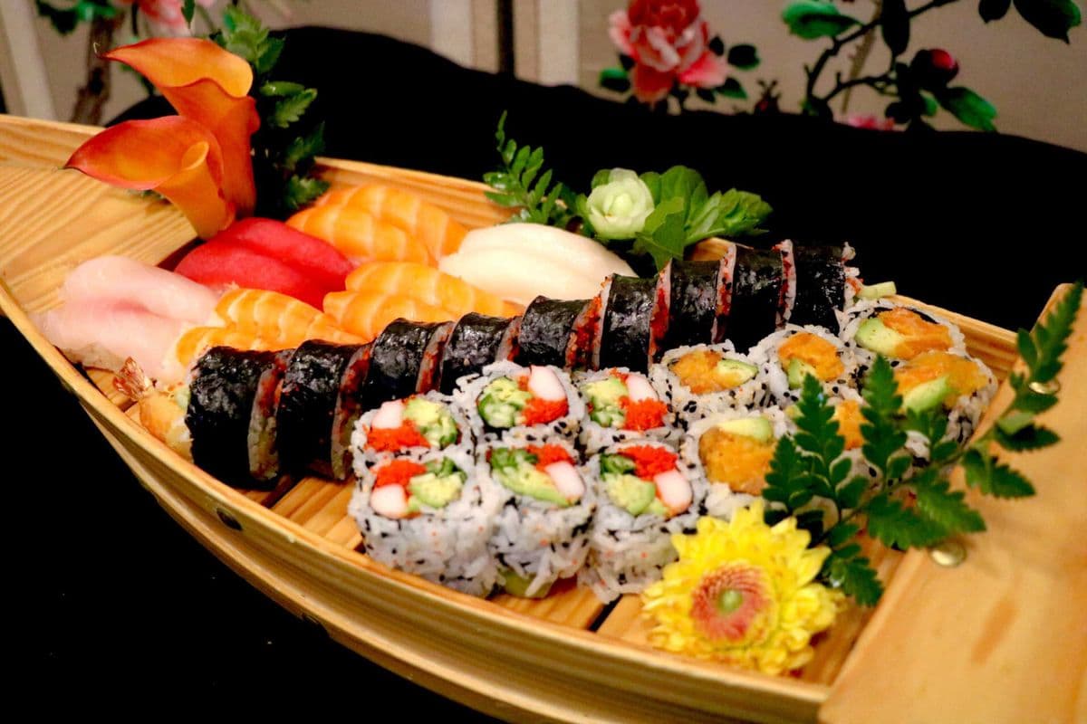 Small Boat (12 Sushi and 22 Roll)