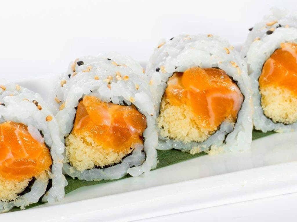M09. Spicy Salmon Roll (6 Pcs)