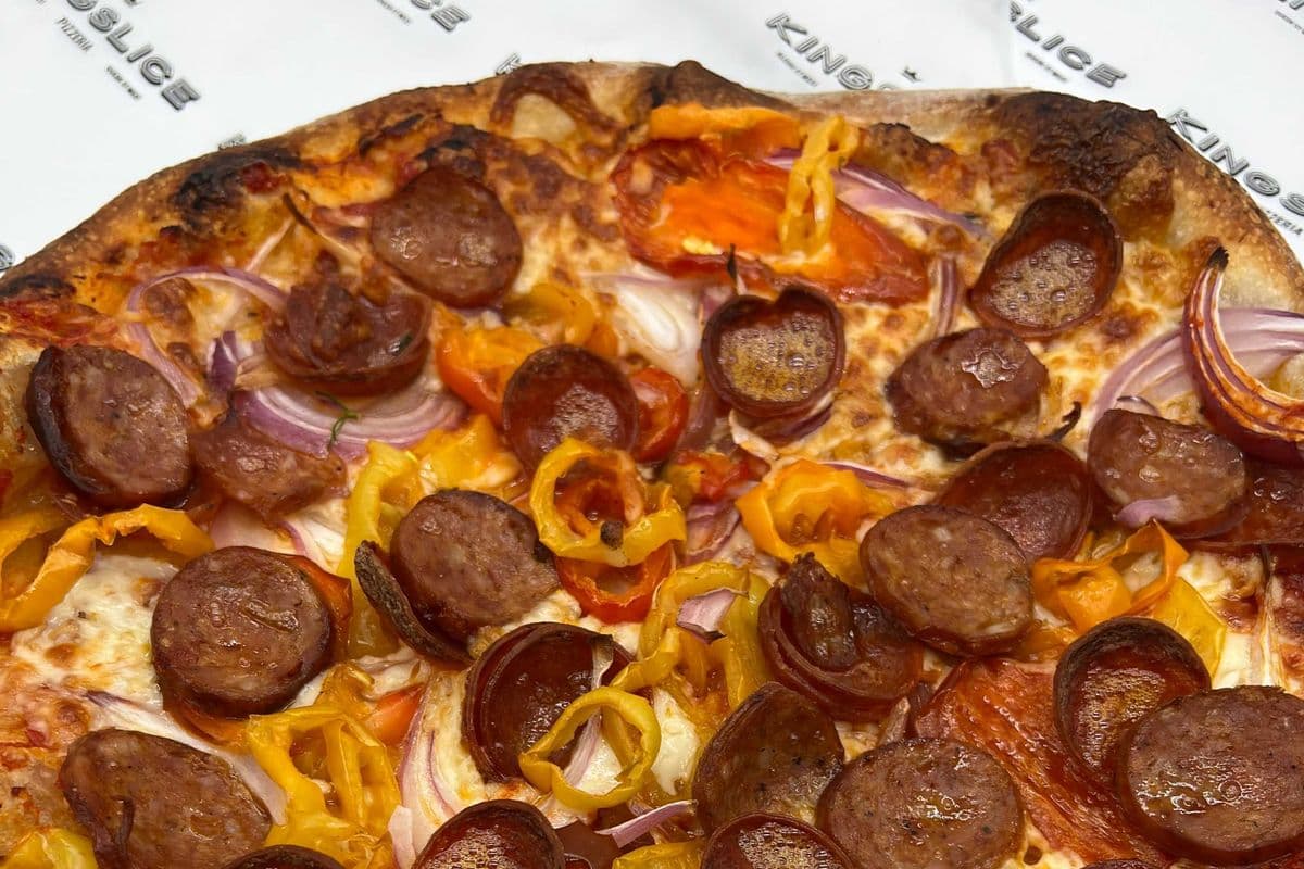 Medium Giovanni Specialties Pizza