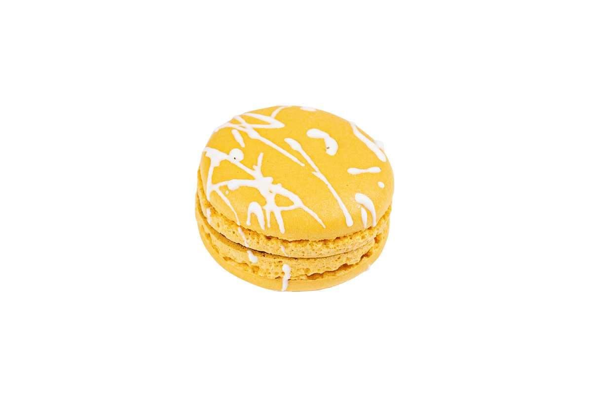 Pina Colada Macaron