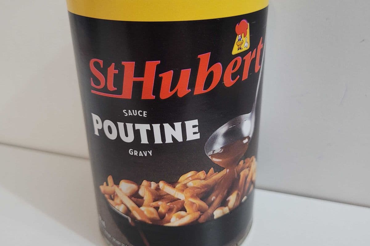 St-hubert sauce poutine / Poutine Gravy 398 ml