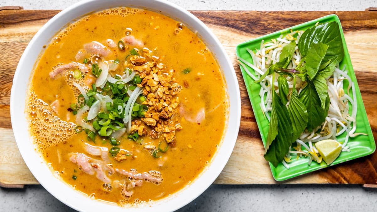 11. Rare Beef Satay Noodle Soup / Phở Tái Satay