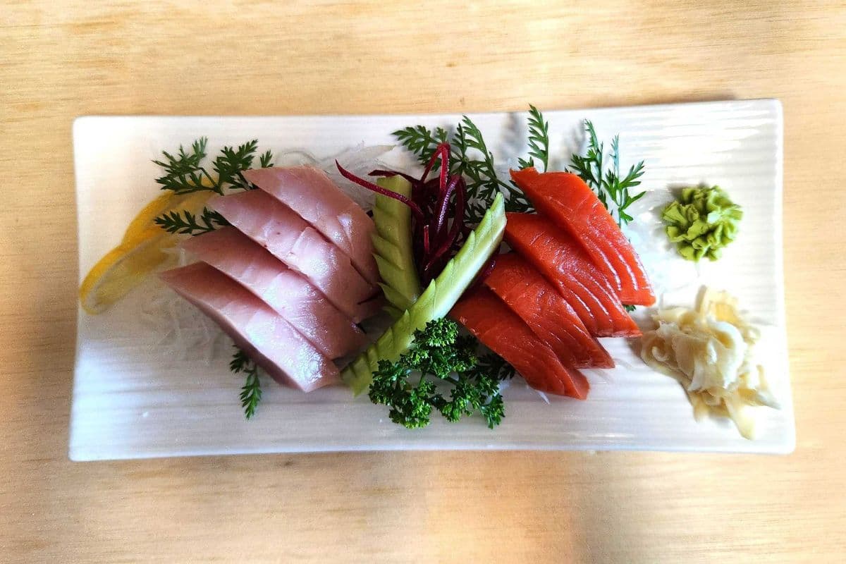 Sockeye Salmon and Tuna Sashimi (8 pcs)
