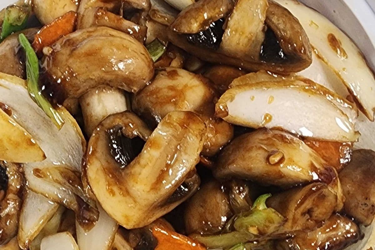 Stir Fried Mushroom and OnionsStir-fried mushrooms and onio.