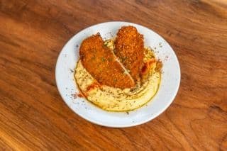 Crispy Chick'n Hummus Plate
