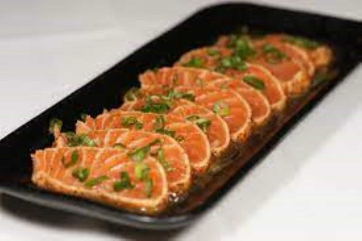 113 Salmon Tataki (8pcs)