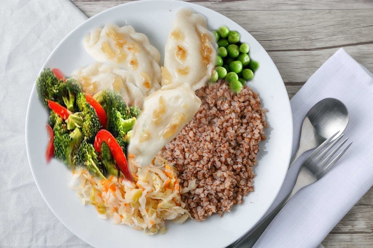 Vegetarian Meal: 4 pierogies + Side + Salad