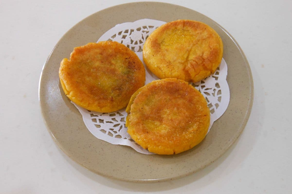 Pan-fried Pumpkin Pastry with Egg Custard Fillings 香軟奶皇南瓜餅