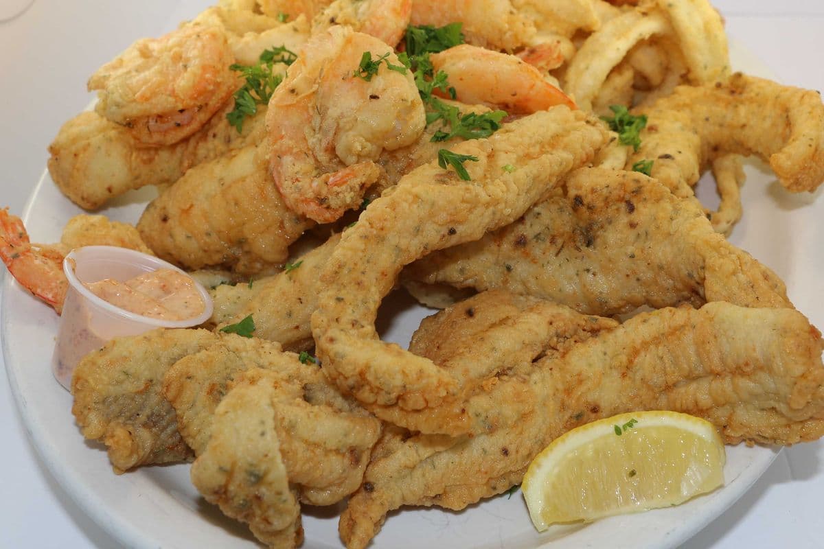 1. Combo familiale frit complet / Complete Family Fried Combo (For Four Persons)