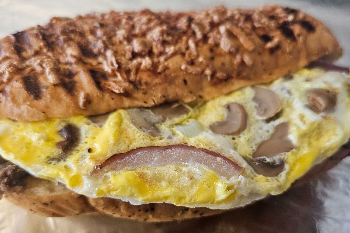 Bacon and Egg on a Bun (6 Inch)